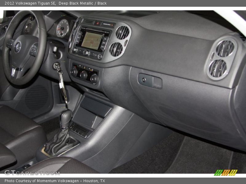 Deep Black Metallic / Black 2012 Volkswagen Tiguan SE