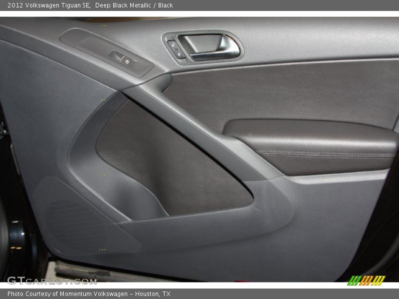 Deep Black Metallic / Black 2012 Volkswagen Tiguan SE