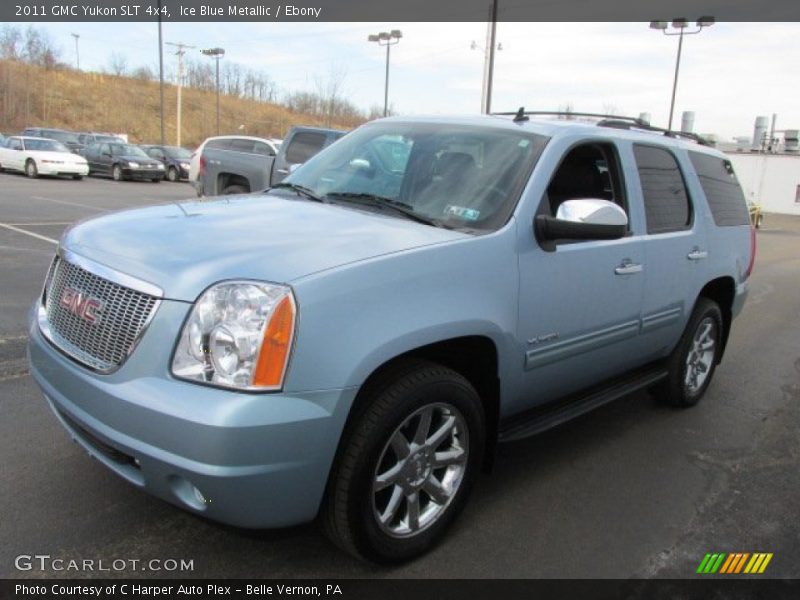 Front 3/4 View of 2011 Yukon SLT 4x4