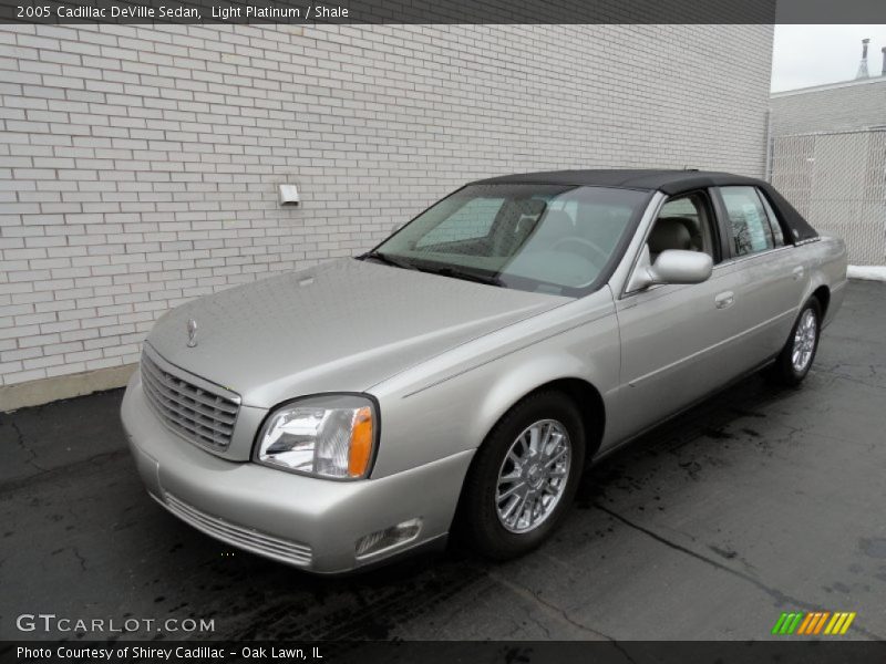 Light Platinum / Shale 2005 Cadillac DeVille Sedan
