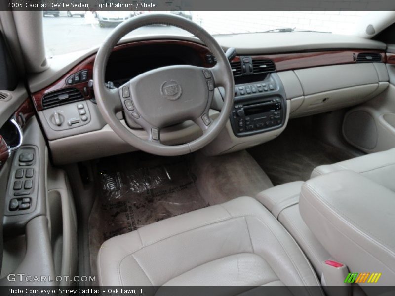 Light Platinum / Shale 2005 Cadillac DeVille Sedan