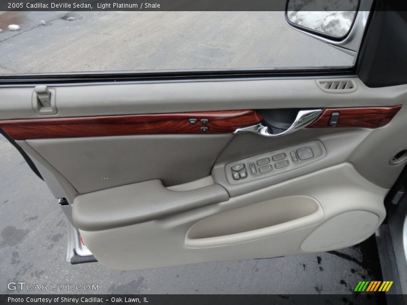 Light Platinum / Shale 2005 Cadillac DeVille Sedan