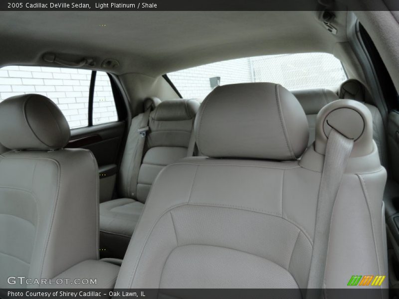 Light Platinum / Shale 2005 Cadillac DeVille Sedan