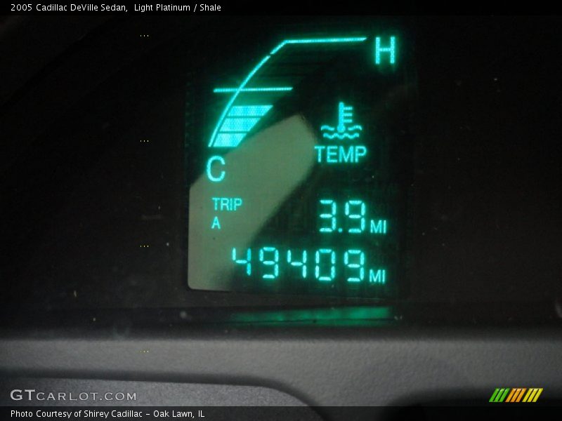 Light Platinum / Shale 2005 Cadillac DeVille Sedan