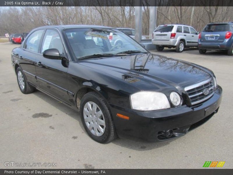 Front 3/4 View of 2005 Optima LX