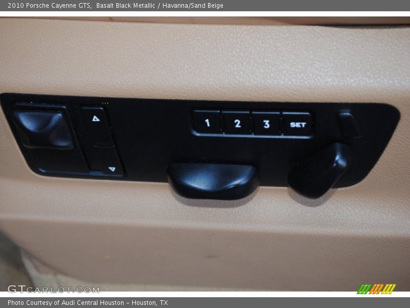 Controls of 2010 Cayenne GTS