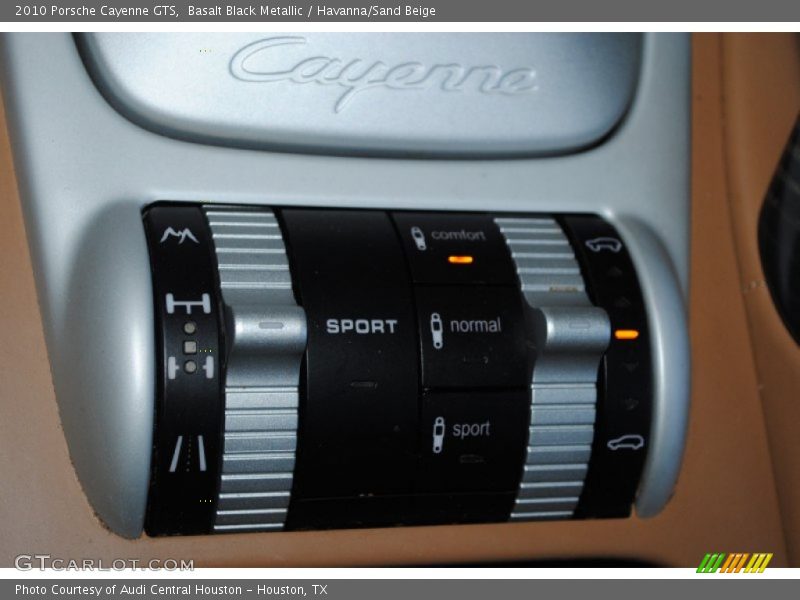 Controls of 2010 Cayenne GTS
