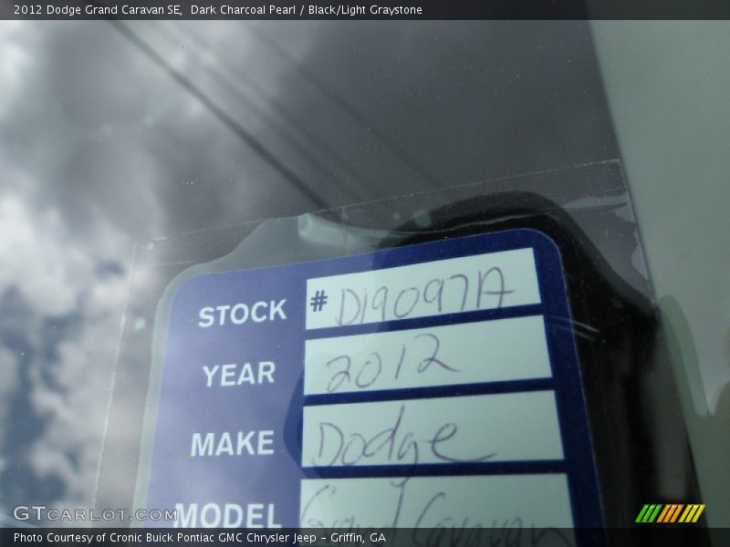 Dark Charcoal Pearl / Black/Light Graystone 2012 Dodge Grand Caravan SE