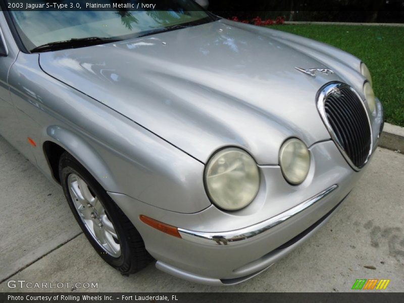 Platinum Metallic / Ivory 2003 Jaguar S-Type 3.0