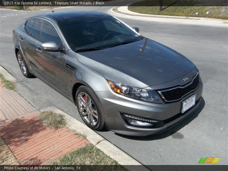 Front 3/4 View of 2013 Optima SX Limited