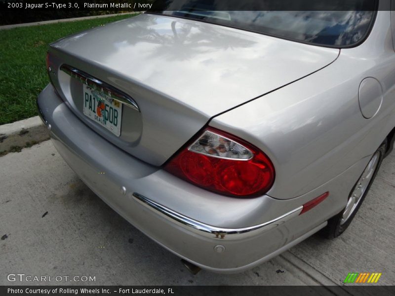 Platinum Metallic / Ivory 2003 Jaguar S-Type 3.0