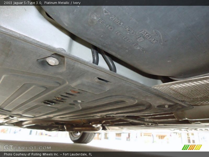 Undercarriage of 2003 S-Type 3.0