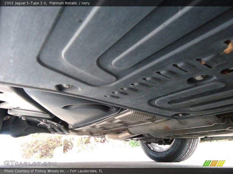 Undercarriage of 2003 S-Type 3.0