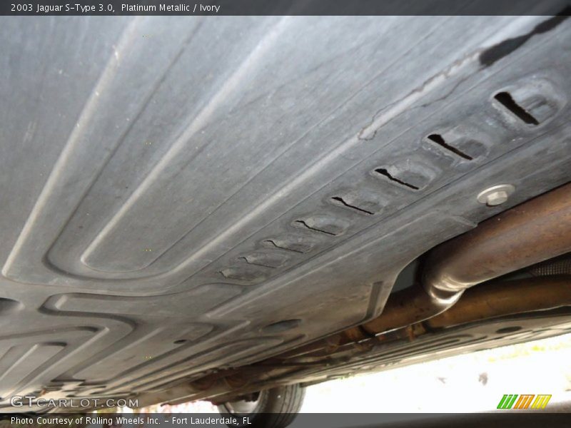 Undercarriage of 2003 S-Type 3.0