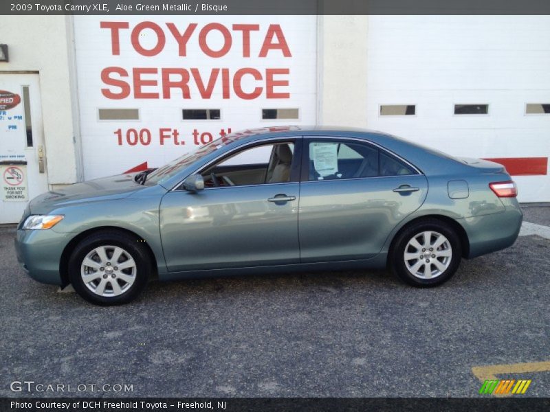 Aloe Green Metallic / Bisque 2009 Toyota Camry XLE