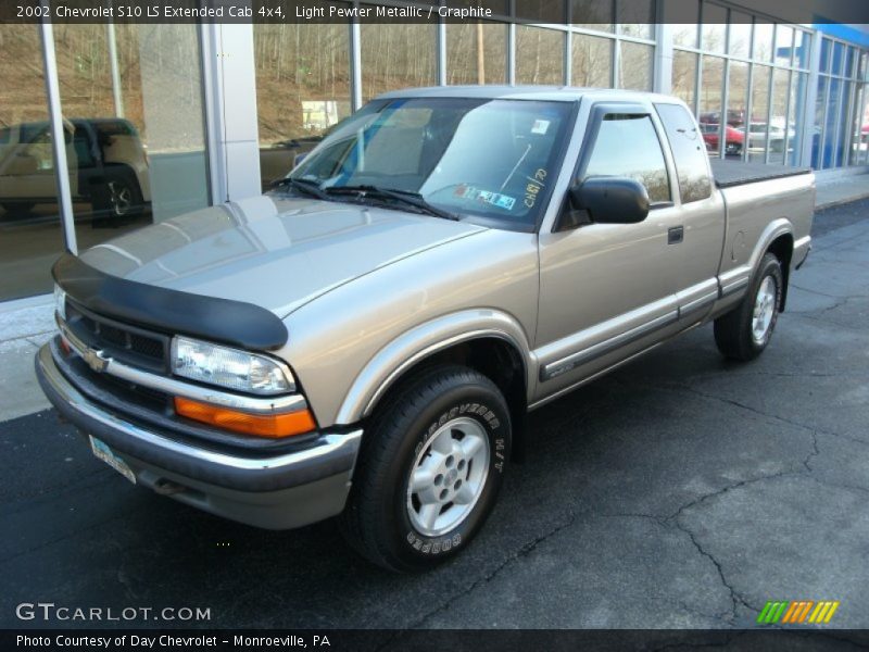 Light Pewter Metallic / Graphite 2002 Chevrolet S10 LS Extended Cab 4x4