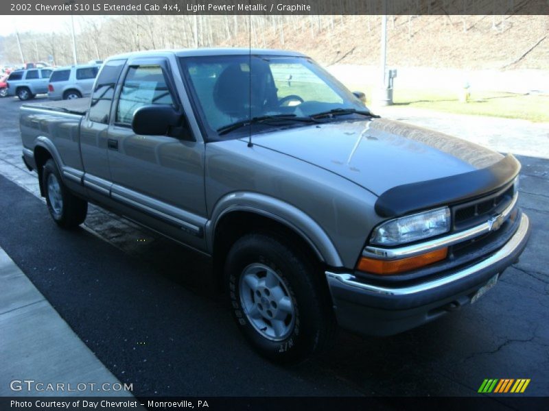 Light Pewter Metallic / Graphite 2002 Chevrolet S10 LS Extended Cab 4x4