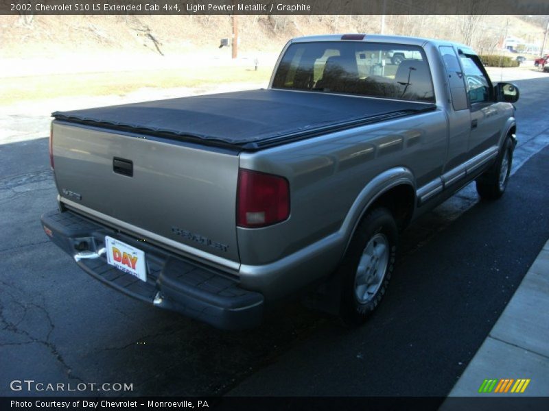 Light Pewter Metallic / Graphite 2002 Chevrolet S10 LS Extended Cab 4x4