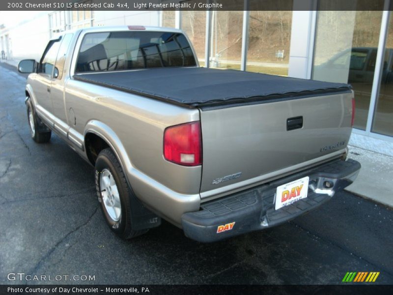 Light Pewter Metallic / Graphite 2002 Chevrolet S10 LS Extended Cab 4x4