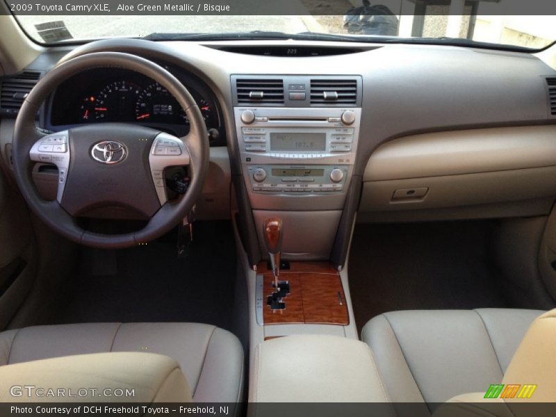 Aloe Green Metallic / Bisque 2009 Toyota Camry XLE