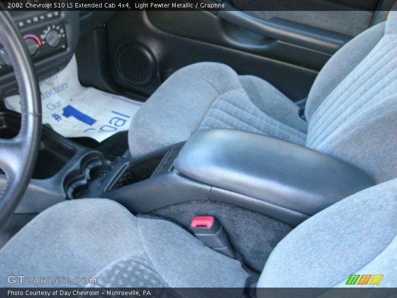 Light Pewter Metallic / Graphite 2002 Chevrolet S10 LS Extended Cab 4x4