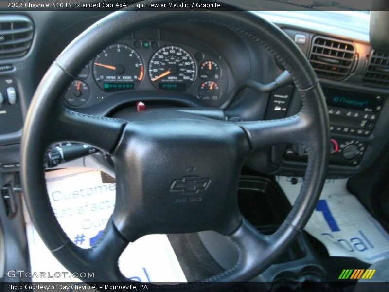 Light Pewter Metallic / Graphite 2002 Chevrolet S10 LS Extended Cab 4x4