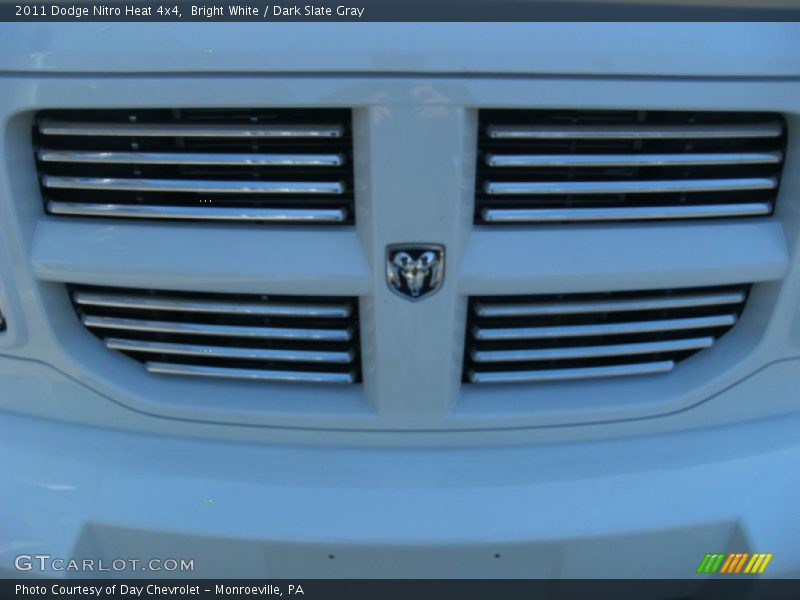 Bright White / Dark Slate Gray 2011 Dodge Nitro Heat 4x4