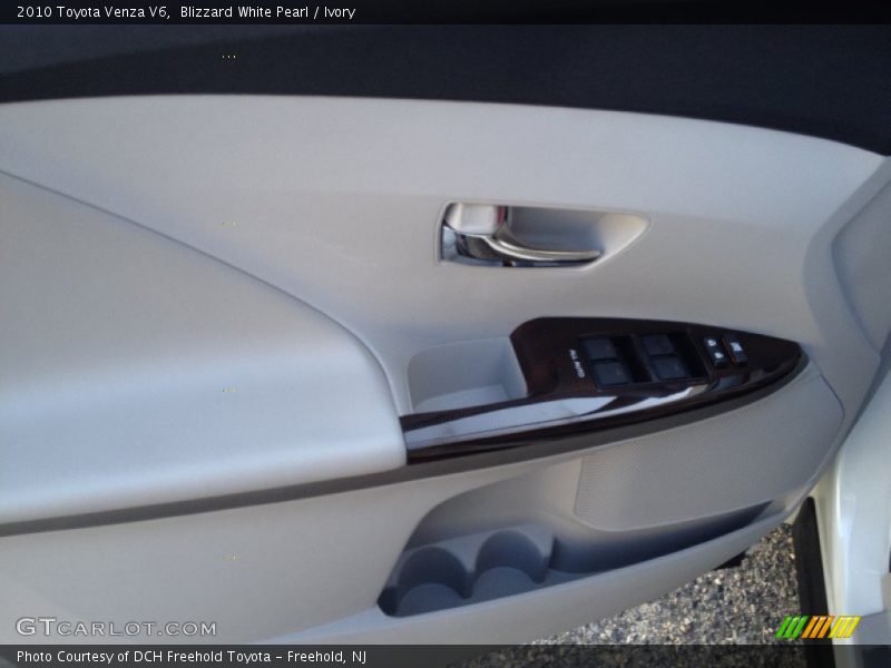 Blizzard White Pearl / Ivory 2010 Toyota Venza V6