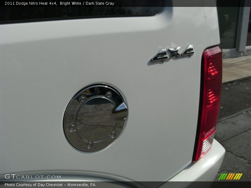 Bright White / Dark Slate Gray 2011 Dodge Nitro Heat 4x4
