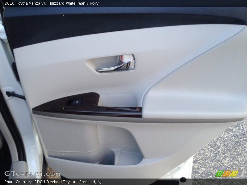 Blizzard White Pearl / Ivory 2010 Toyota Venza V6