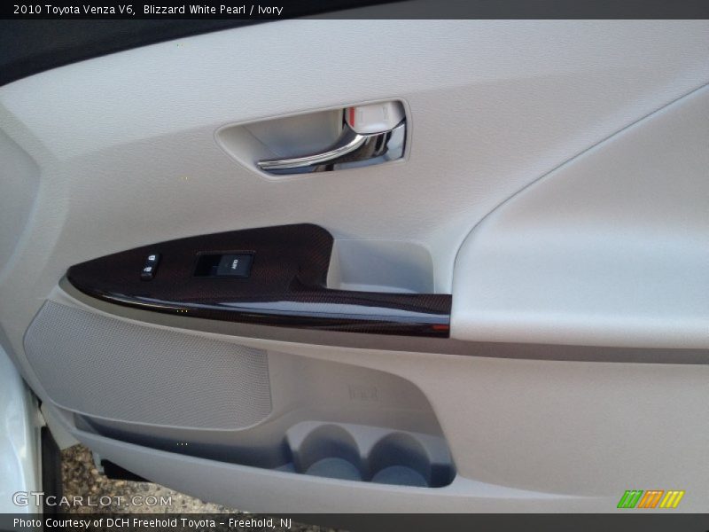Blizzard White Pearl / Ivory 2010 Toyota Venza V6