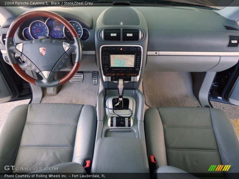 Dashboard of 2004 Cayenne S