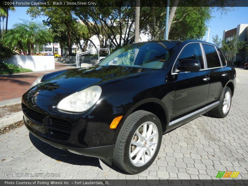 Front 3/4 View of 2004 Cayenne S