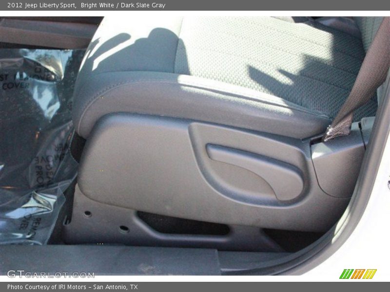 Bright White / Dark Slate Gray 2012 Jeep Liberty Sport