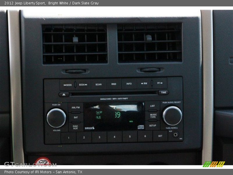 Bright White / Dark Slate Gray 2012 Jeep Liberty Sport