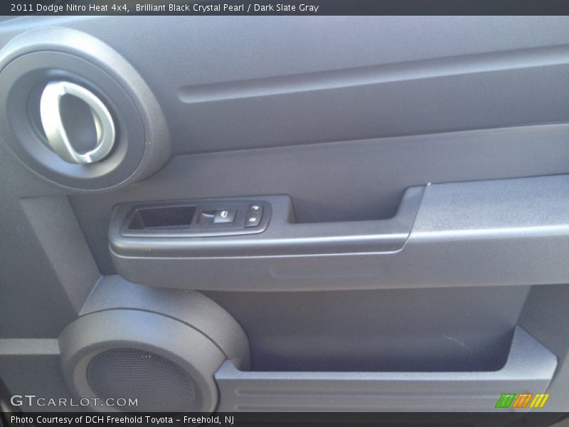 Brilliant Black Crystal Pearl / Dark Slate Gray 2011 Dodge Nitro Heat 4x4