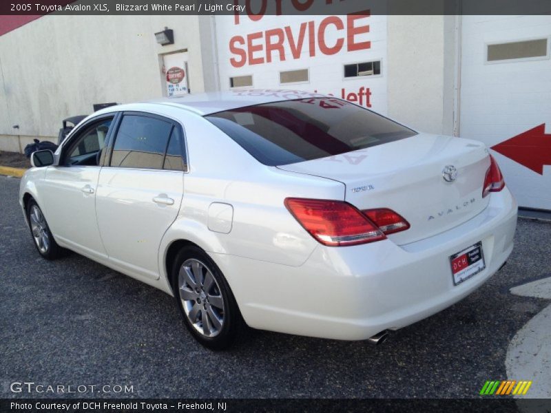 Blizzard White Pearl / Light Gray 2005 Toyota Avalon XLS