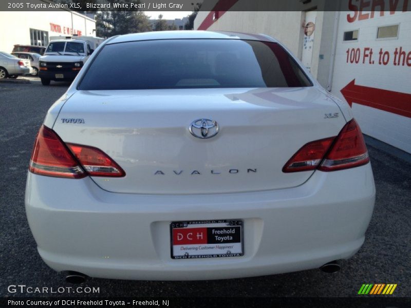 Blizzard White Pearl / Light Gray 2005 Toyota Avalon XLS