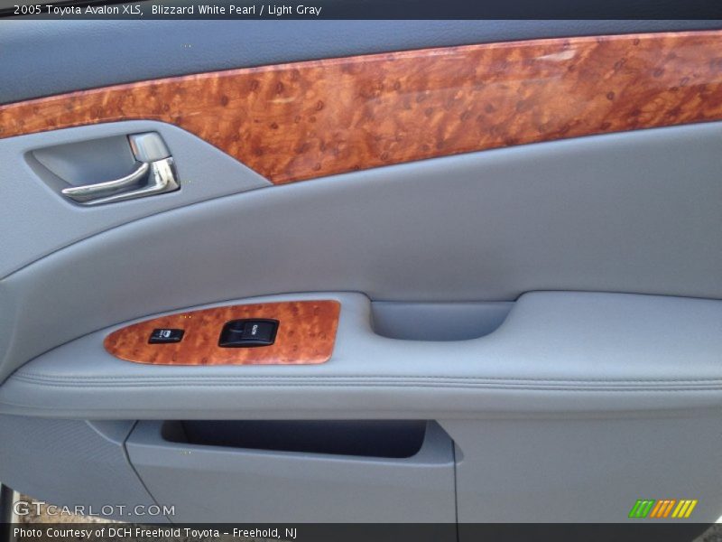 Blizzard White Pearl / Light Gray 2005 Toyota Avalon XLS