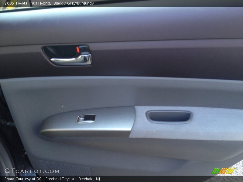 Black / Gray/Burgundy 2005 Toyota Prius Hybrid
