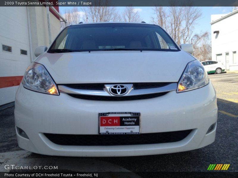 Super White / Taupe 2009 Toyota Sienna Limited
