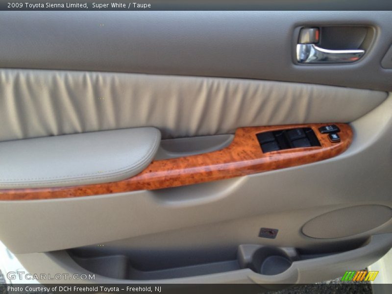 Super White / Taupe 2009 Toyota Sienna Limited