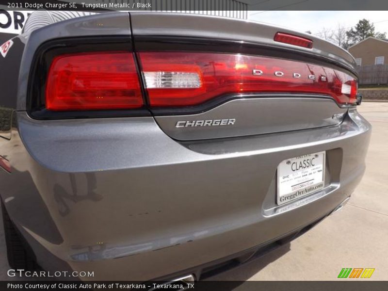 Tungsten Metallic / Black 2011 Dodge Charger SE