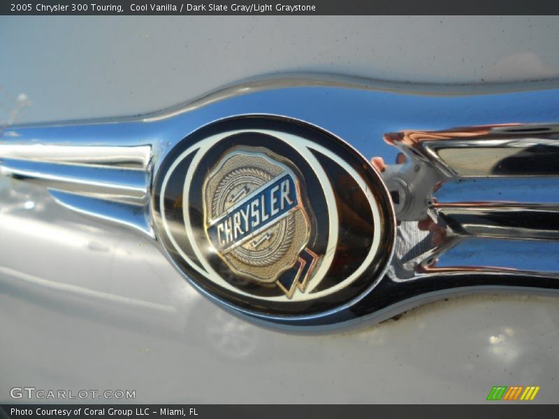 Cool Vanilla / Dark Slate Gray/Light Graystone 2005 Chrysler 300 Touring
