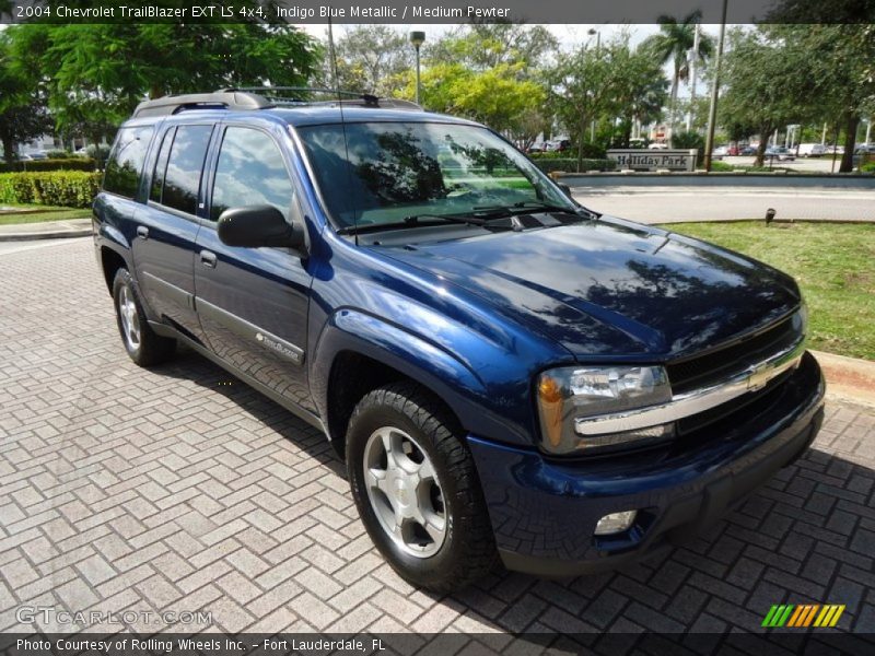 Front 3/4 View of 2004 TrailBlazer EXT LS 4x4
