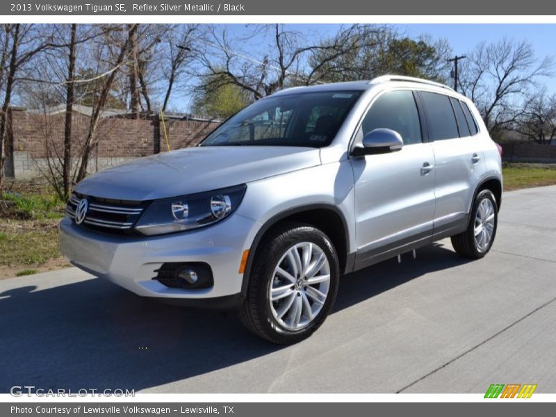 Reflex Silver Metallic / Black 2013 Volkswagen Tiguan SE