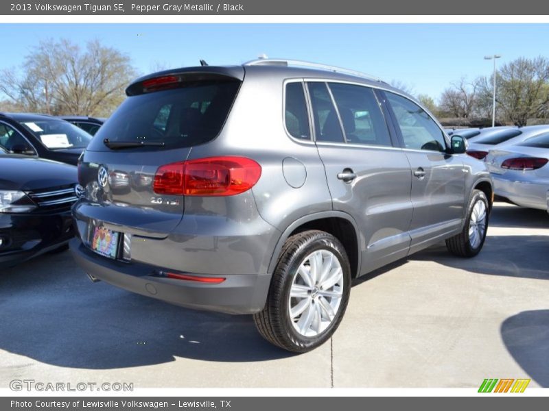 Pepper Gray Metallic / Black 2013 Volkswagen Tiguan SE
