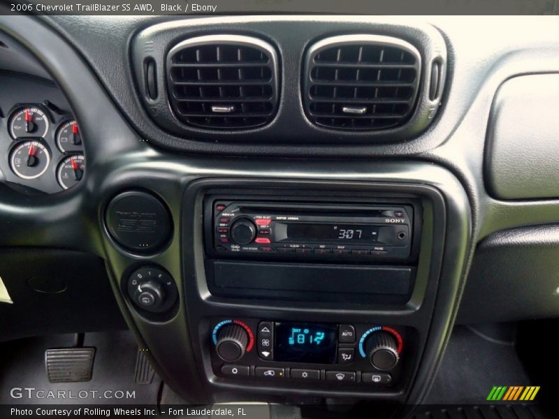 Controls of 2006 TrailBlazer SS AWD