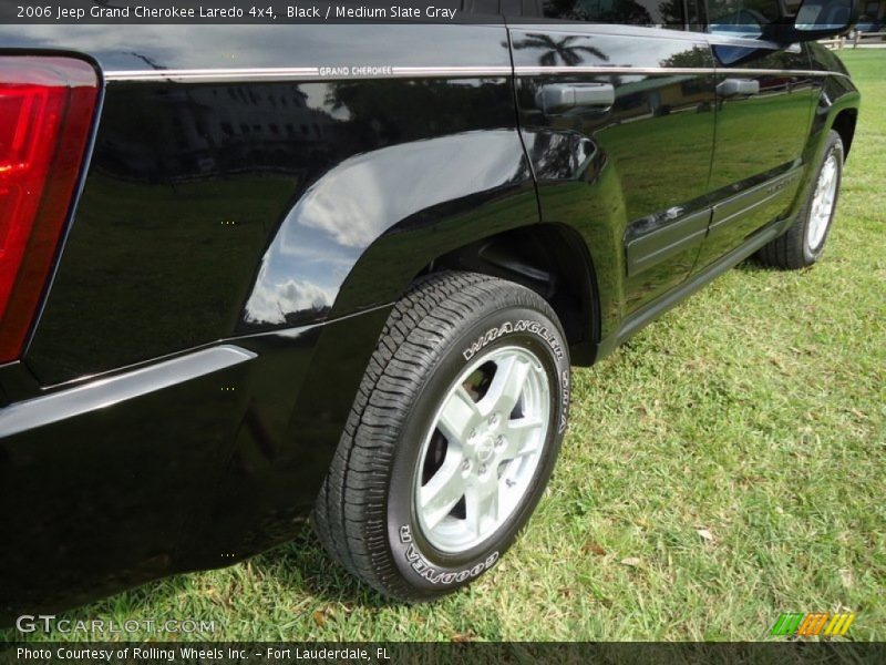 Black / Medium Slate Gray 2006 Jeep Grand Cherokee Laredo 4x4