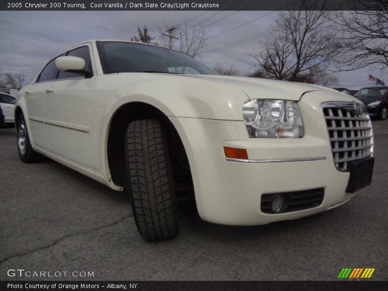 Cool Vanilla / Dark Slate Gray/Light Graystone 2005 Chrysler 300 Touring